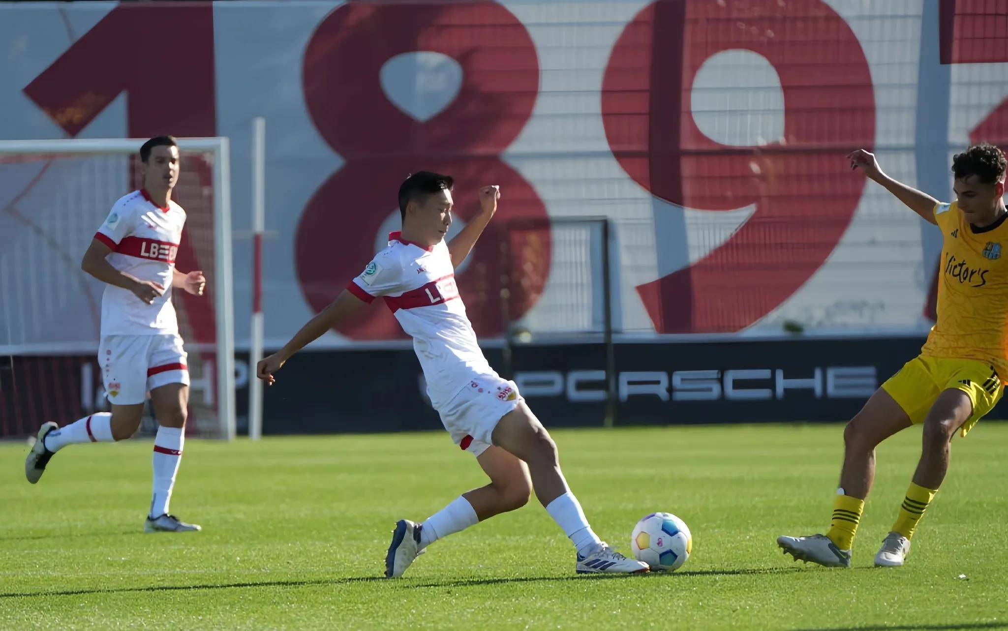 斯图加特队德甲连胜,稳定发挥取得关键胜利 斯图加特队德甲连胜,稳定发挥取得关键胜利