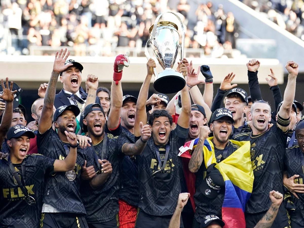 美国足球队在国际赛事中展示强大实力