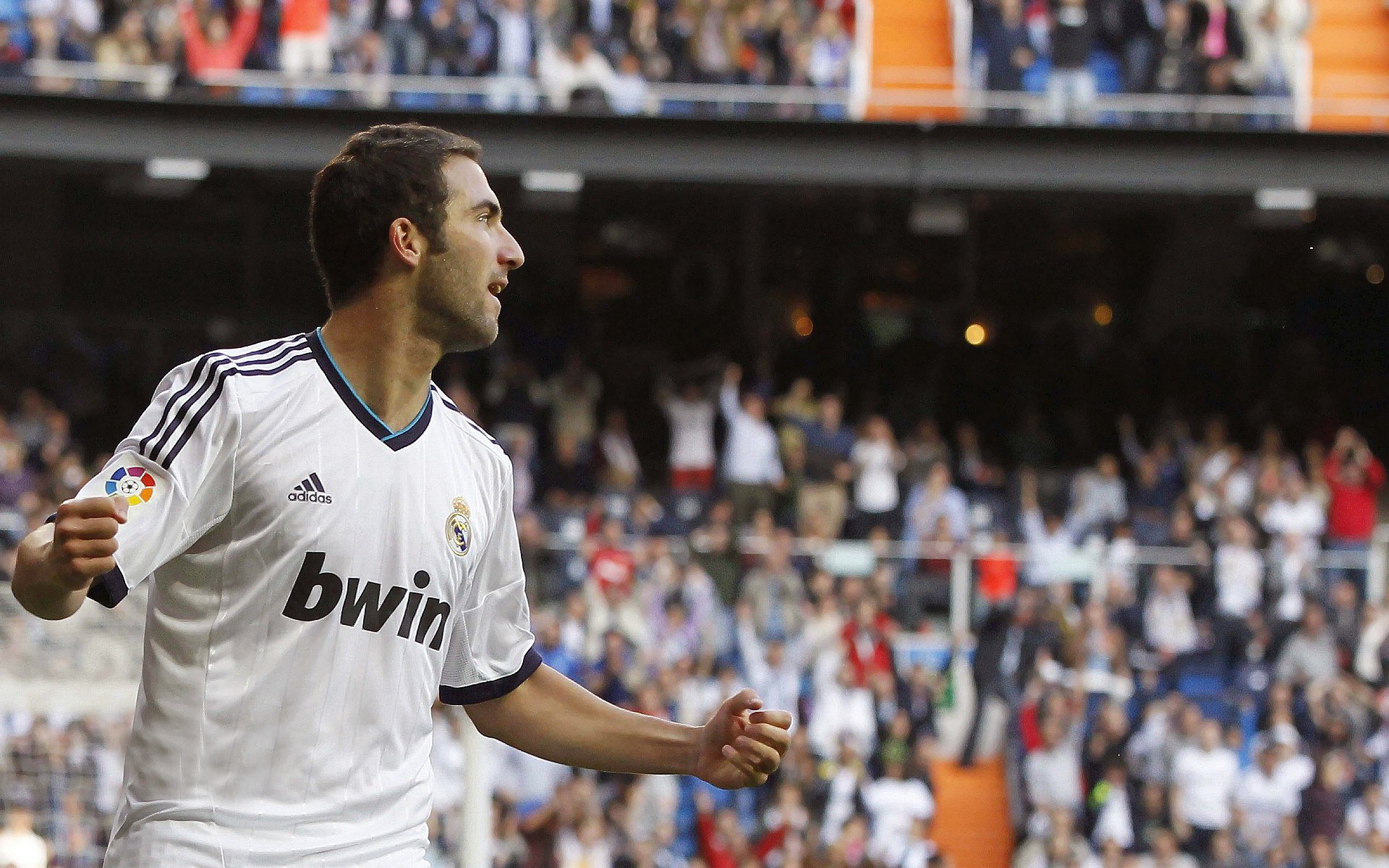 欧冠半决赛焦点战，马里封锁秘鲁，战术铁幕下的绿茵博弈