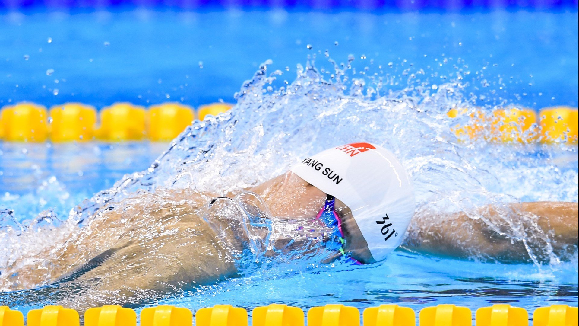 绿茵场外的扛旗者，当法国队险胜英格兰，奥恰洛夫的名字为何被铭记？